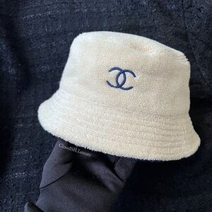 Chanel beige hat - Gem